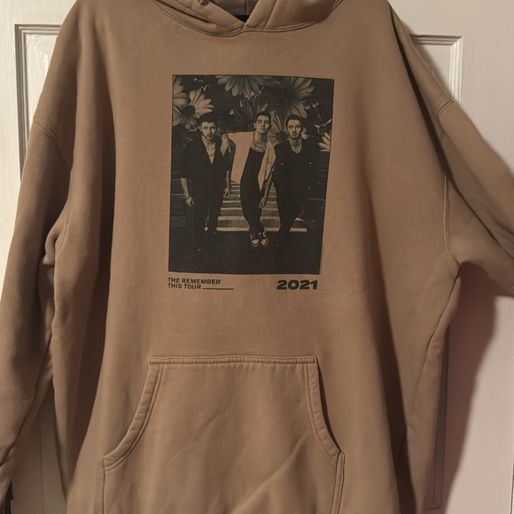 Jonas Brothers The Remember This Tour 2021 XL Tan Hoodie - Picture 4 of 13